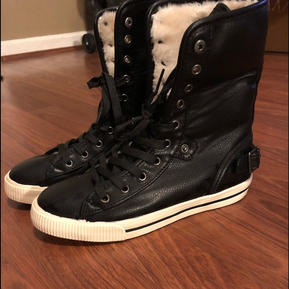 Shoes - 🖤 Boots with the furrr!